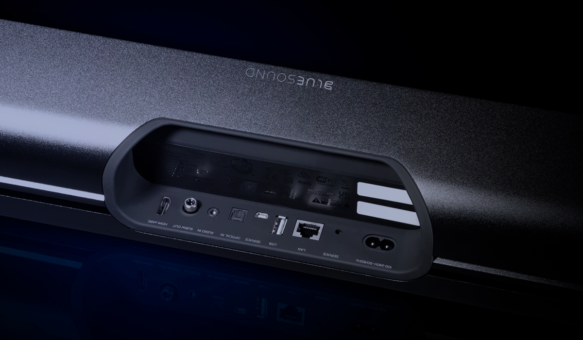 Zadní panel Bluesound PULSE SOUNDBAR+ s přípojnými body: HDMI eARC, optický vstup, USB a RCA vstupy