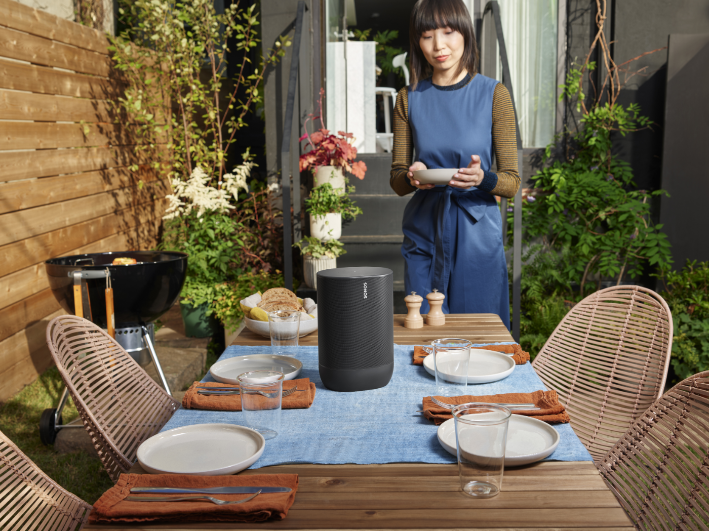 Move_Black-Lifestyle-Urban_Apartment__Outdoor_Dining-with_Cast-Q3FY20_MST-MST_JPEG_fid109371